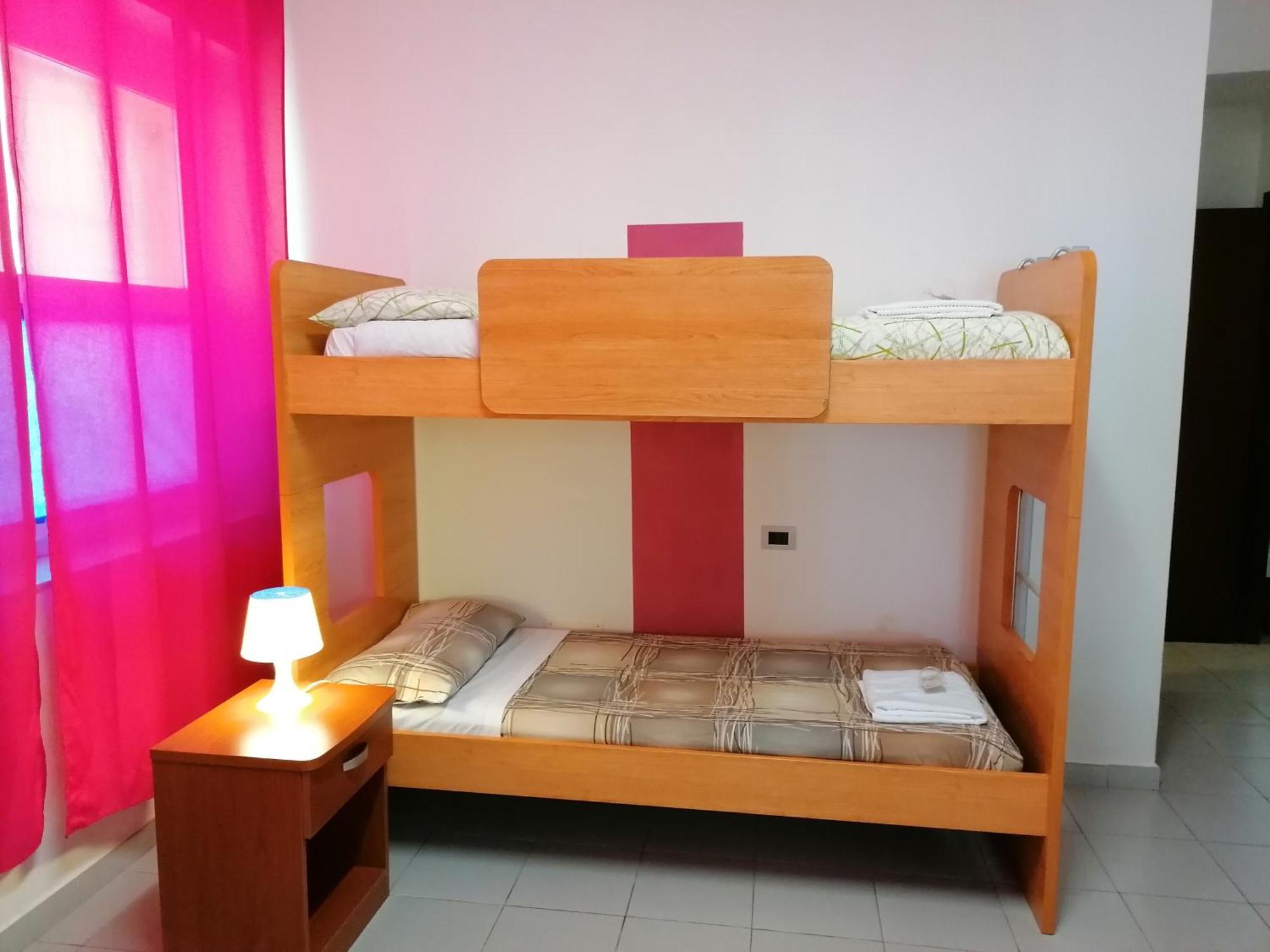 ペルラ デル レヴァンテ ホステル フラムーラ 部屋 写真