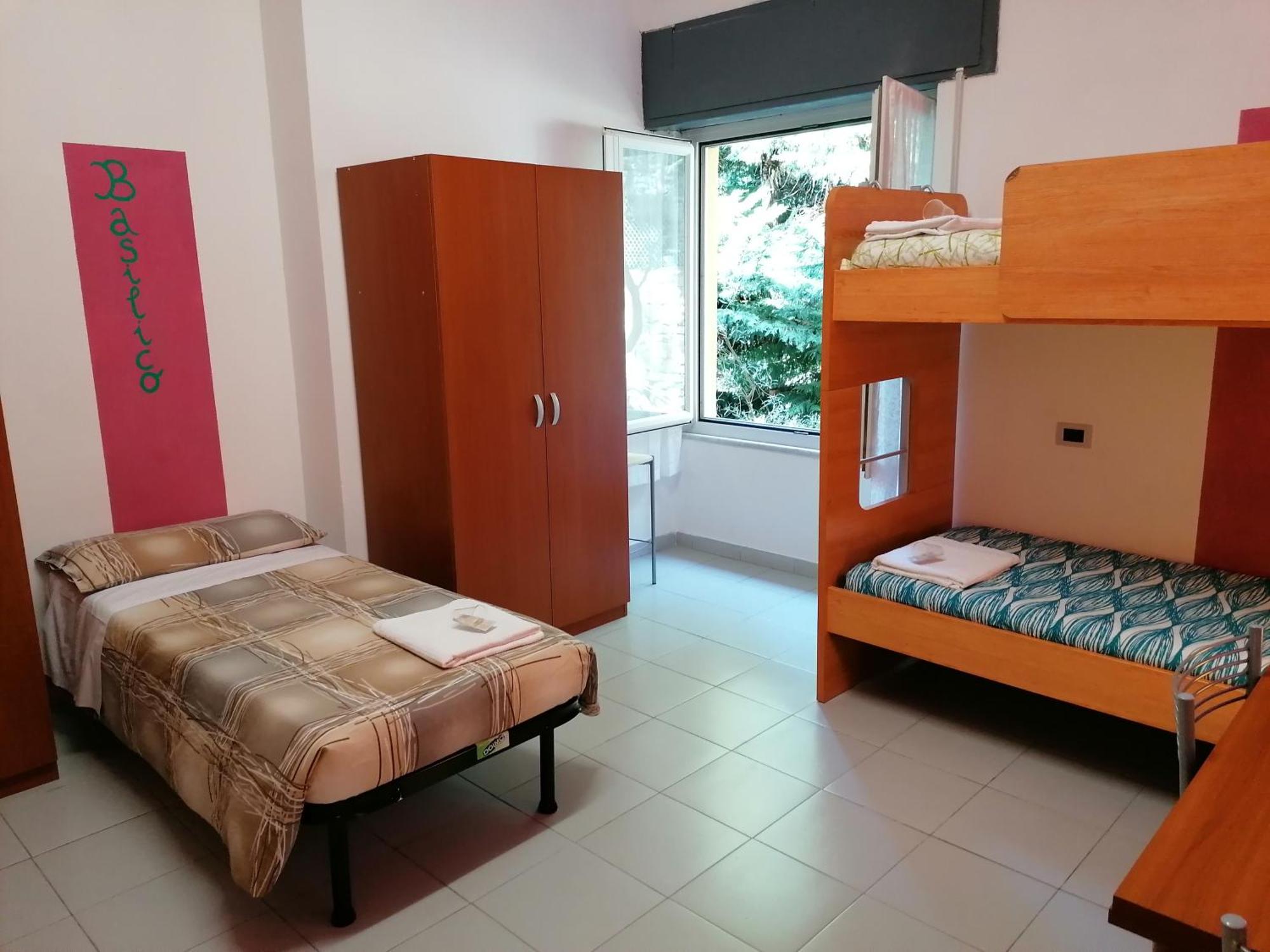 ペルラ デル レヴァンテ ホステル フラムーラ 部屋 写真