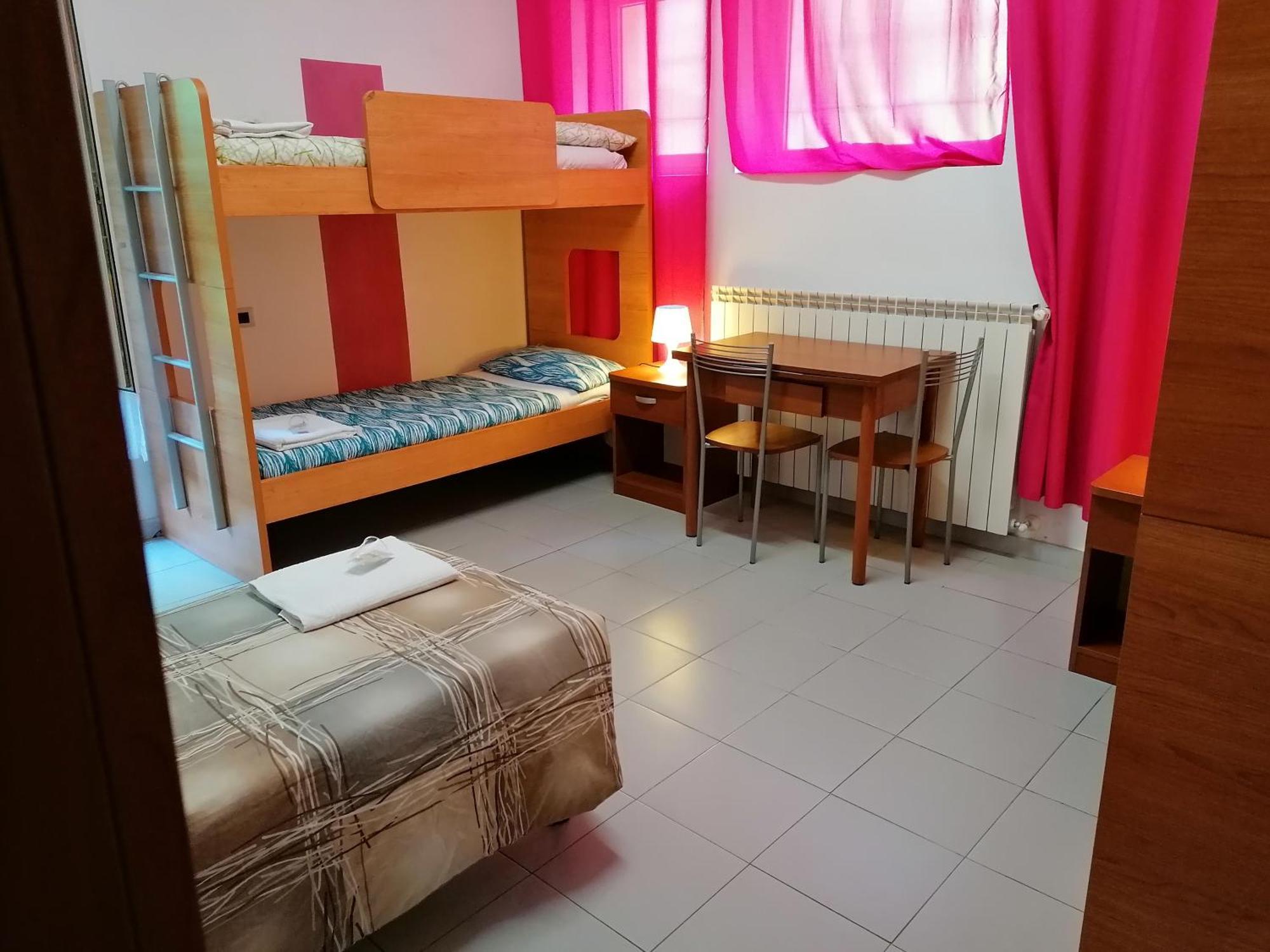 ペルラ デル レヴァンテ ホステル フラムーラ 部屋 写真